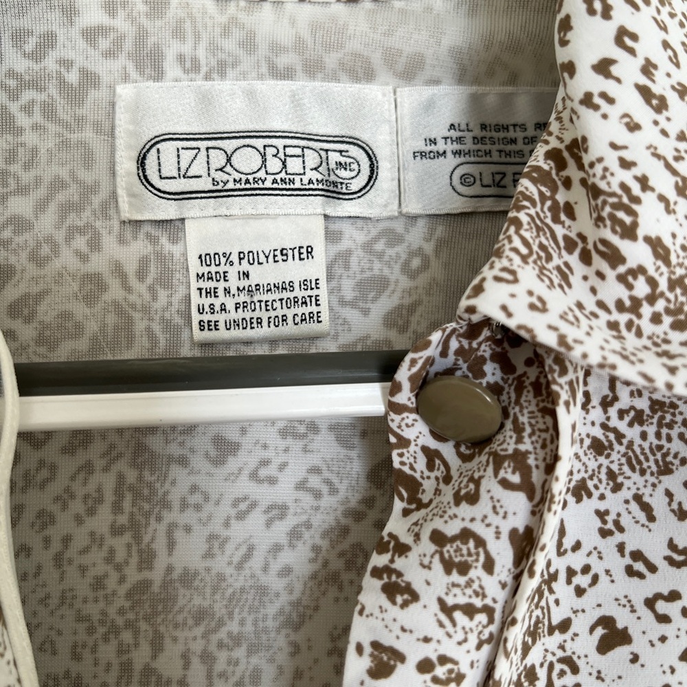 Leopard Print Button-Up Blouse - Picture 3 of 9